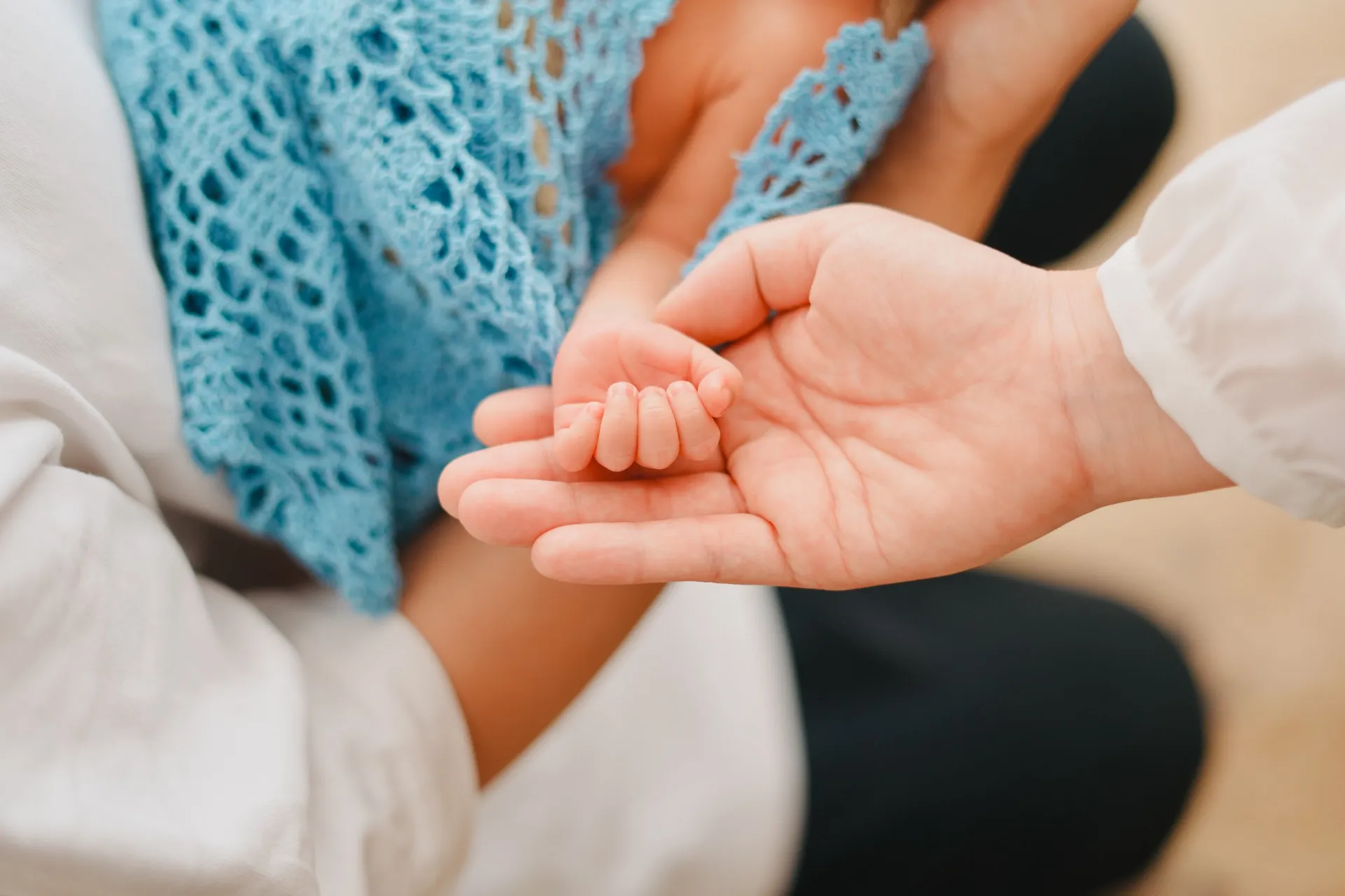 川崎市赤ちゃんの手足のパーツとパパとママ・ニューボーンフォトご紹介